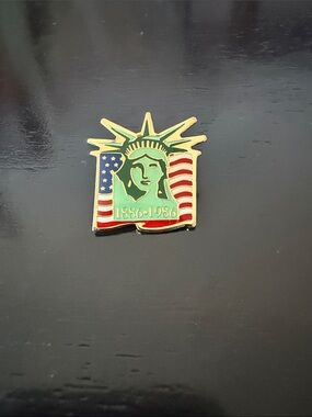 Statue of Liberty Commemorative Centennial 1986 Pin